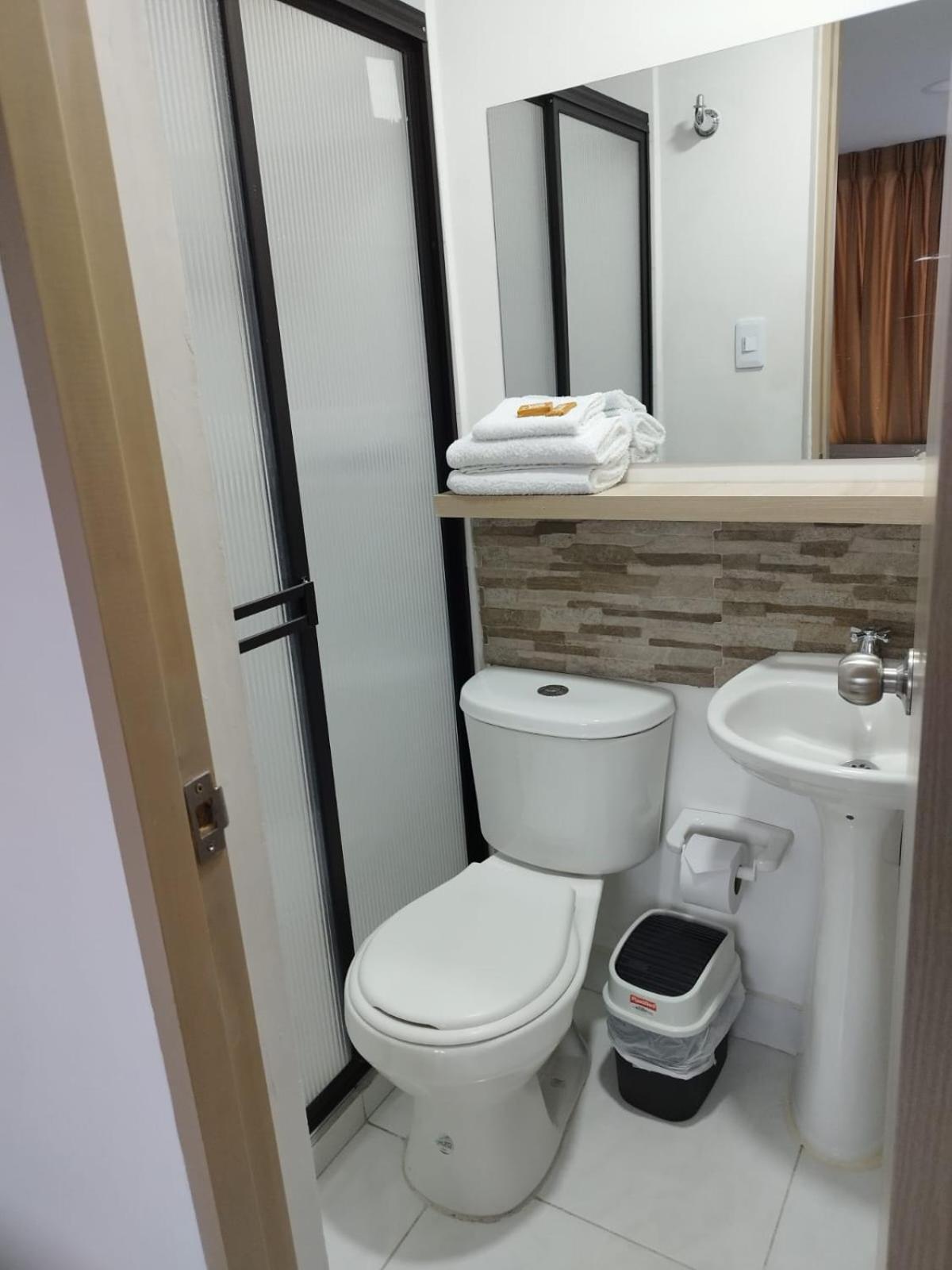 Hotel Adel 马尼萨莱斯 外观 照片