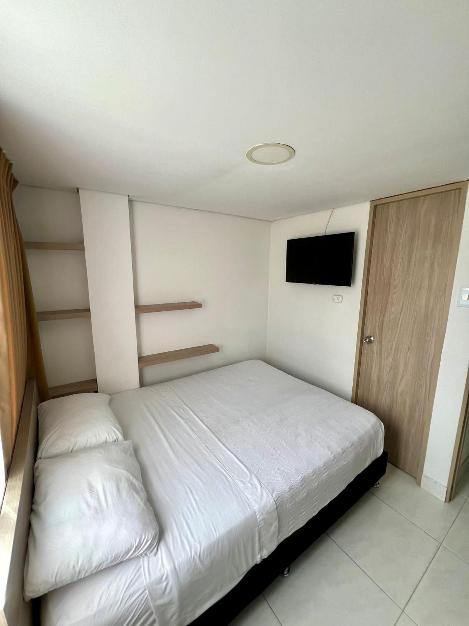 Hotel Adel 马尼萨莱斯 外观 照片