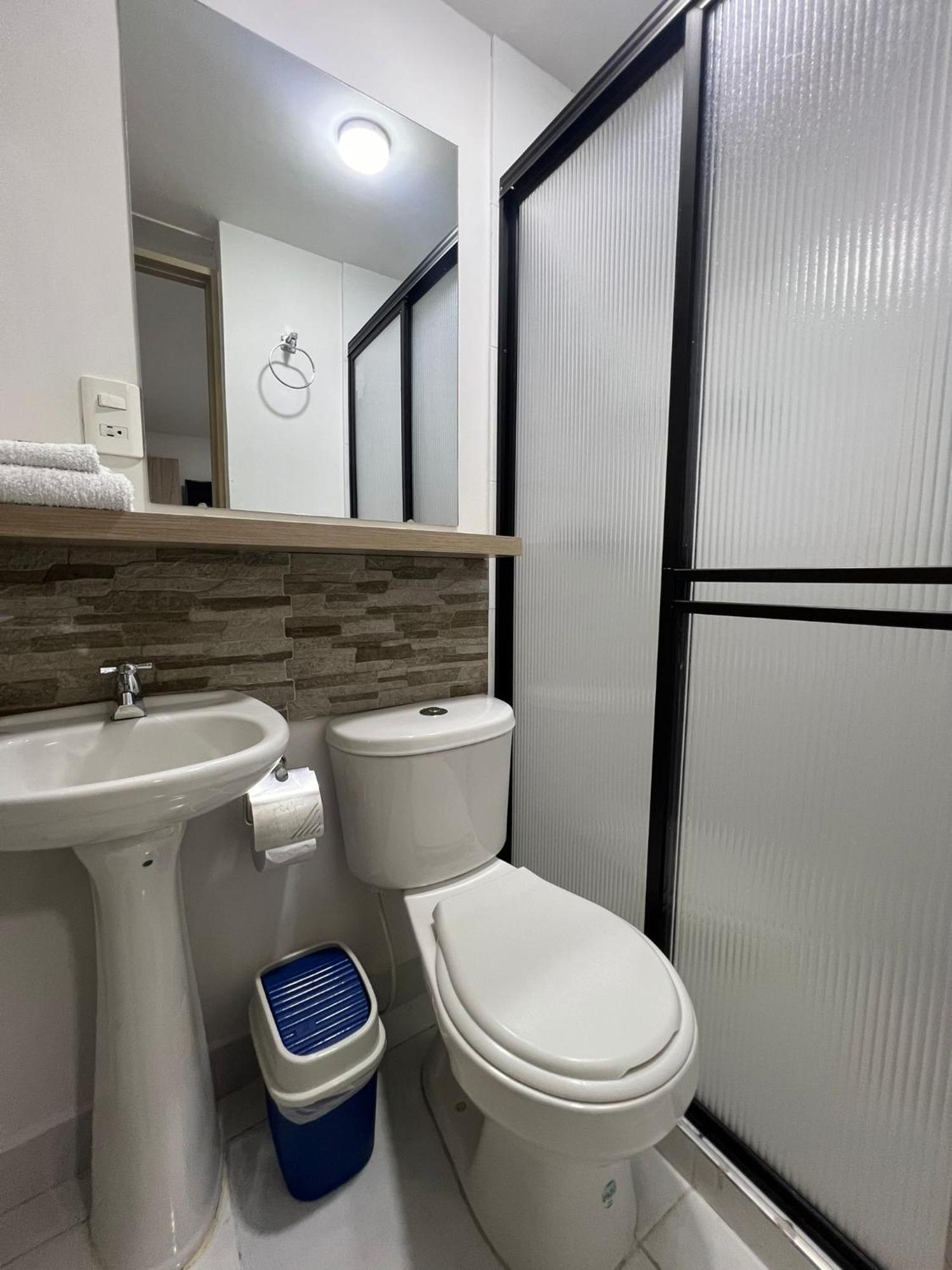 Hotel Adel 马尼萨莱斯 外观 照片