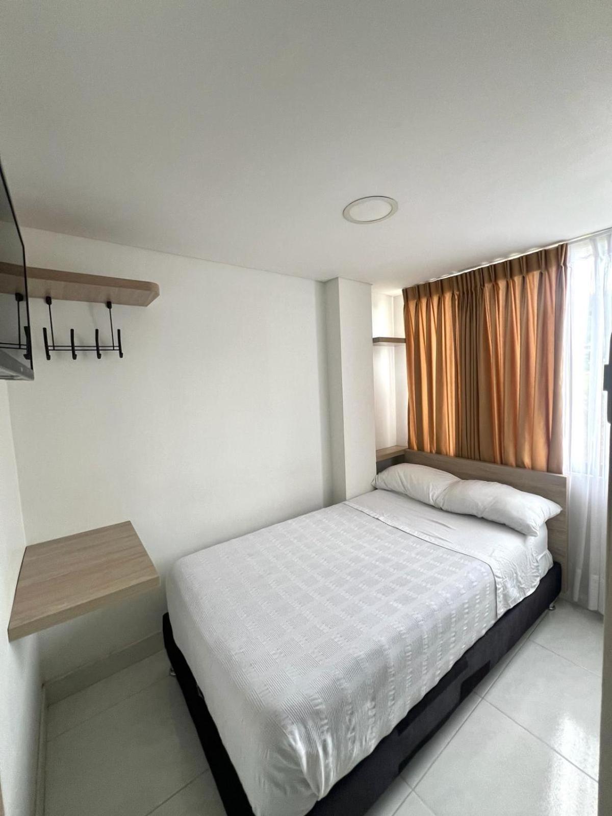 Hotel Adel 马尼萨莱斯 外观 照片