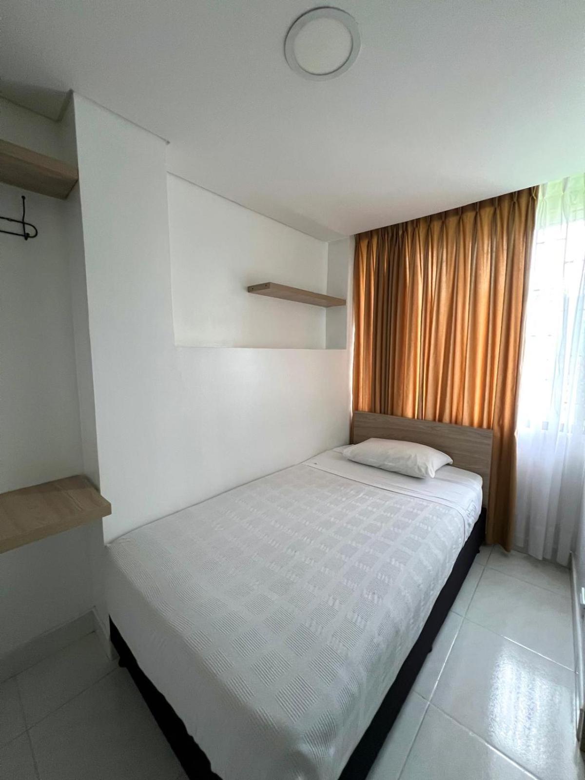 Hotel Adel 马尼萨莱斯 外观 照片