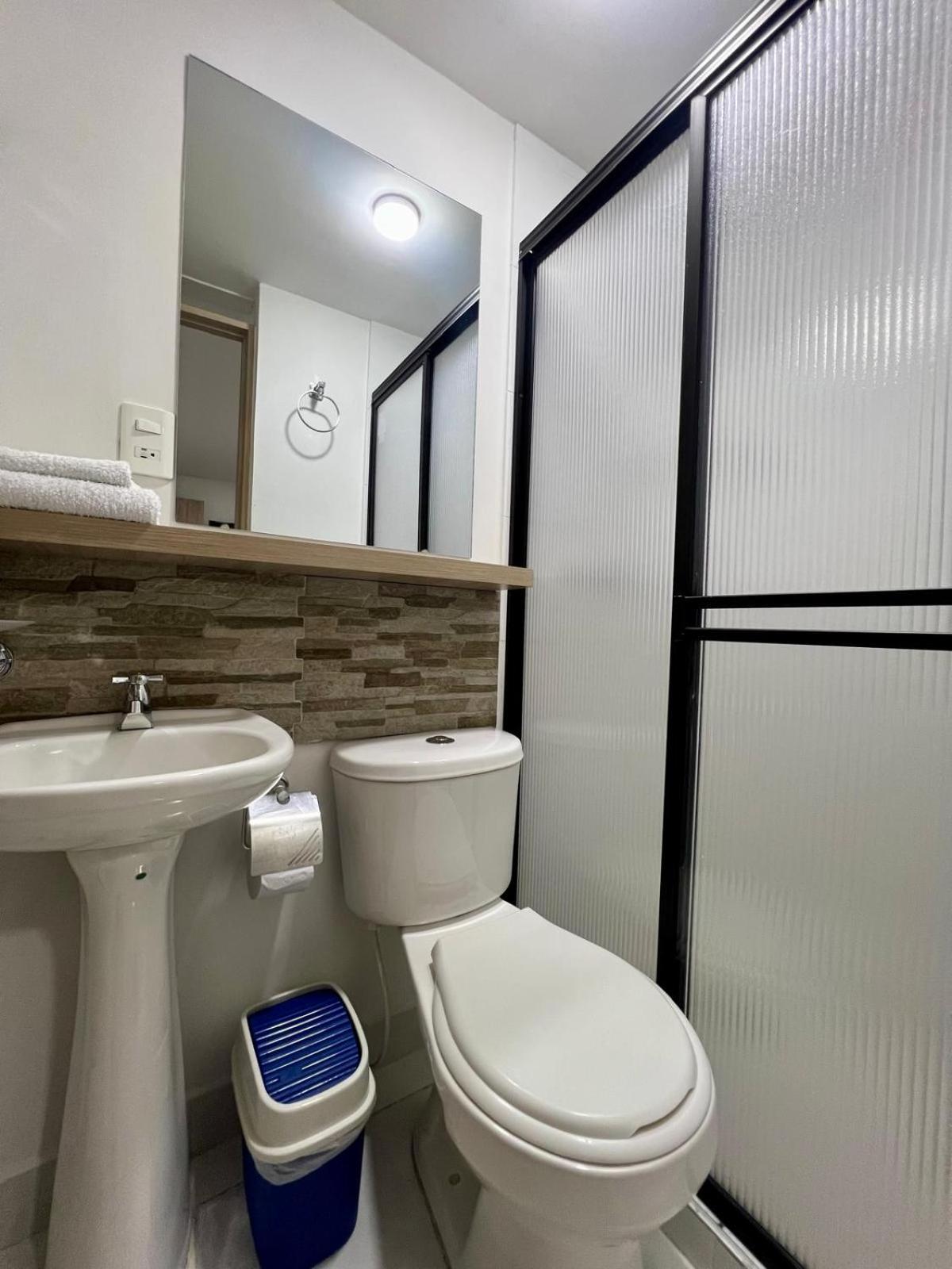 Hotel Adel 马尼萨莱斯 外观 照片
