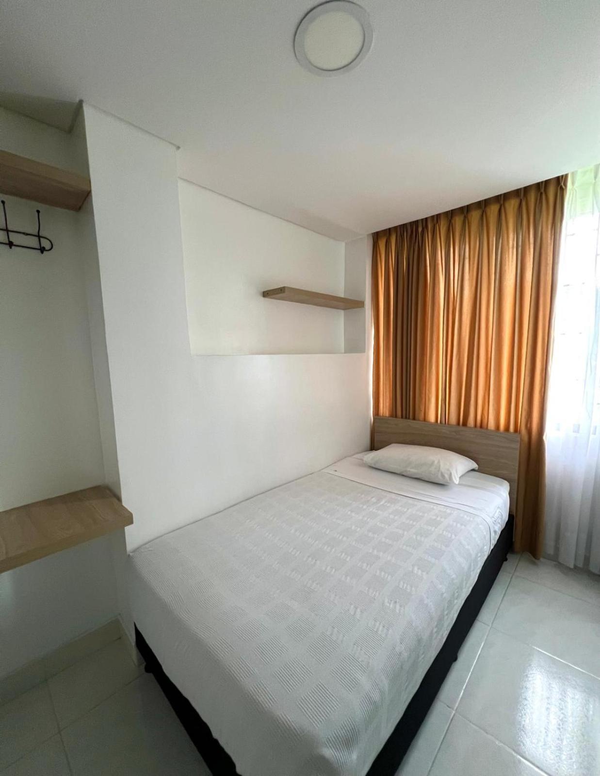 Hotel Adel 马尼萨莱斯 外观 照片