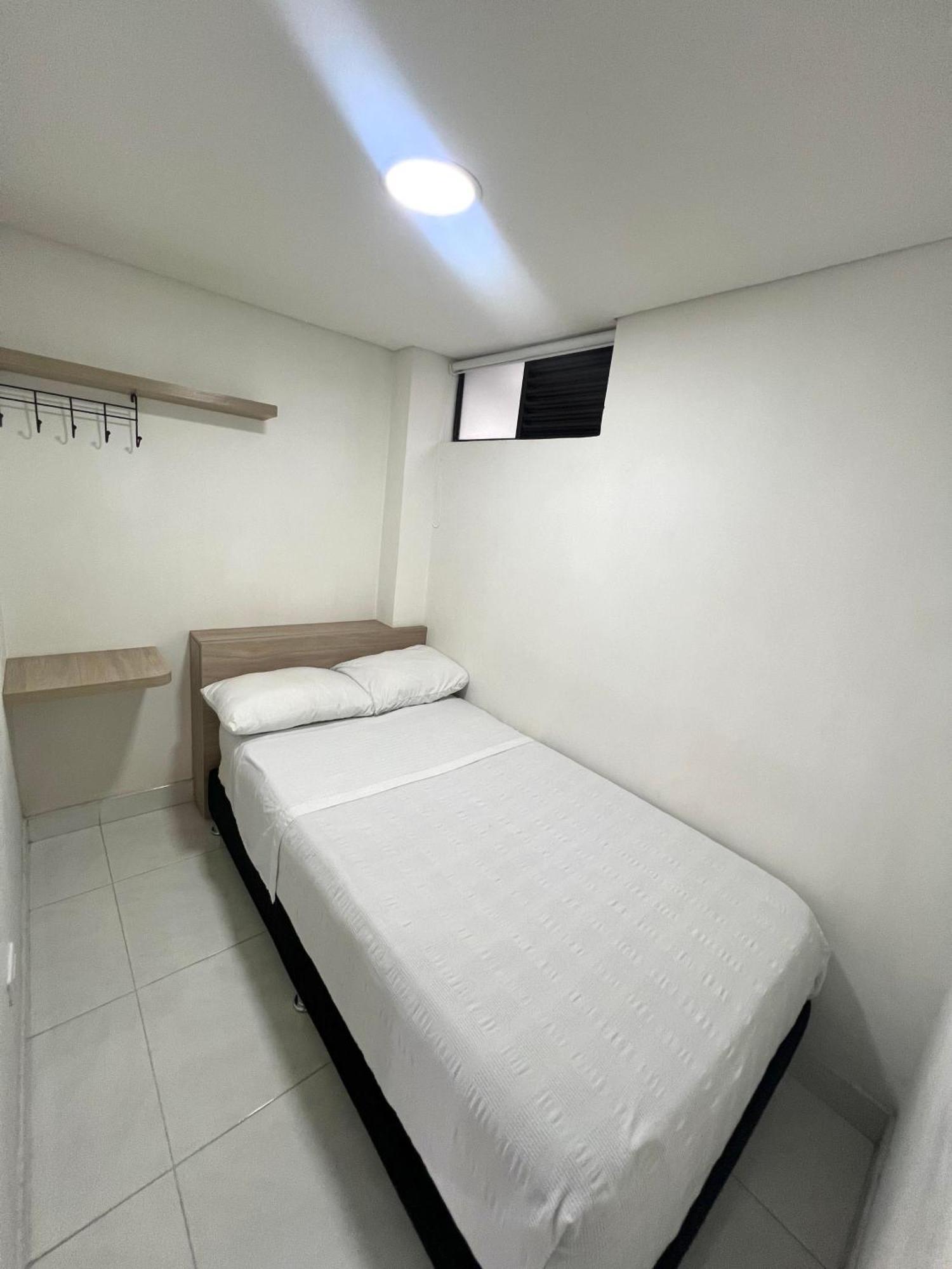 Hotel Adel 马尼萨莱斯 外观 照片